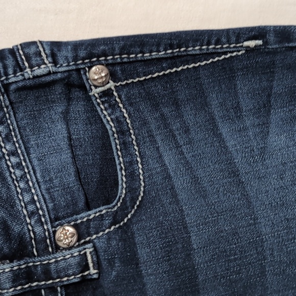 Miss Me Signature Straight Jeans Medium Blue Wash Midrise Bling Back Size 29 - Picture 4 of 9